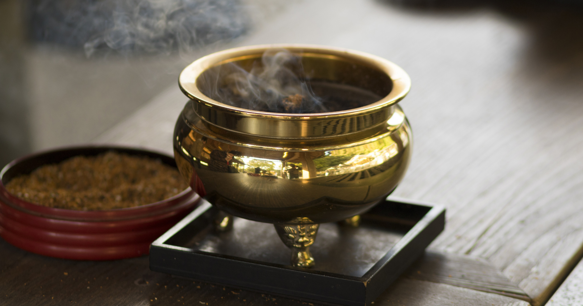 香炉の種類や意味・使い方・選び方とは？ | 仏壇・仏具のことなら ...