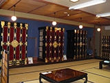 大型のお仏壇をゆっくり選べる和室の展示コーナー