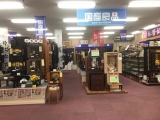 国産仏壇を多数展示しています